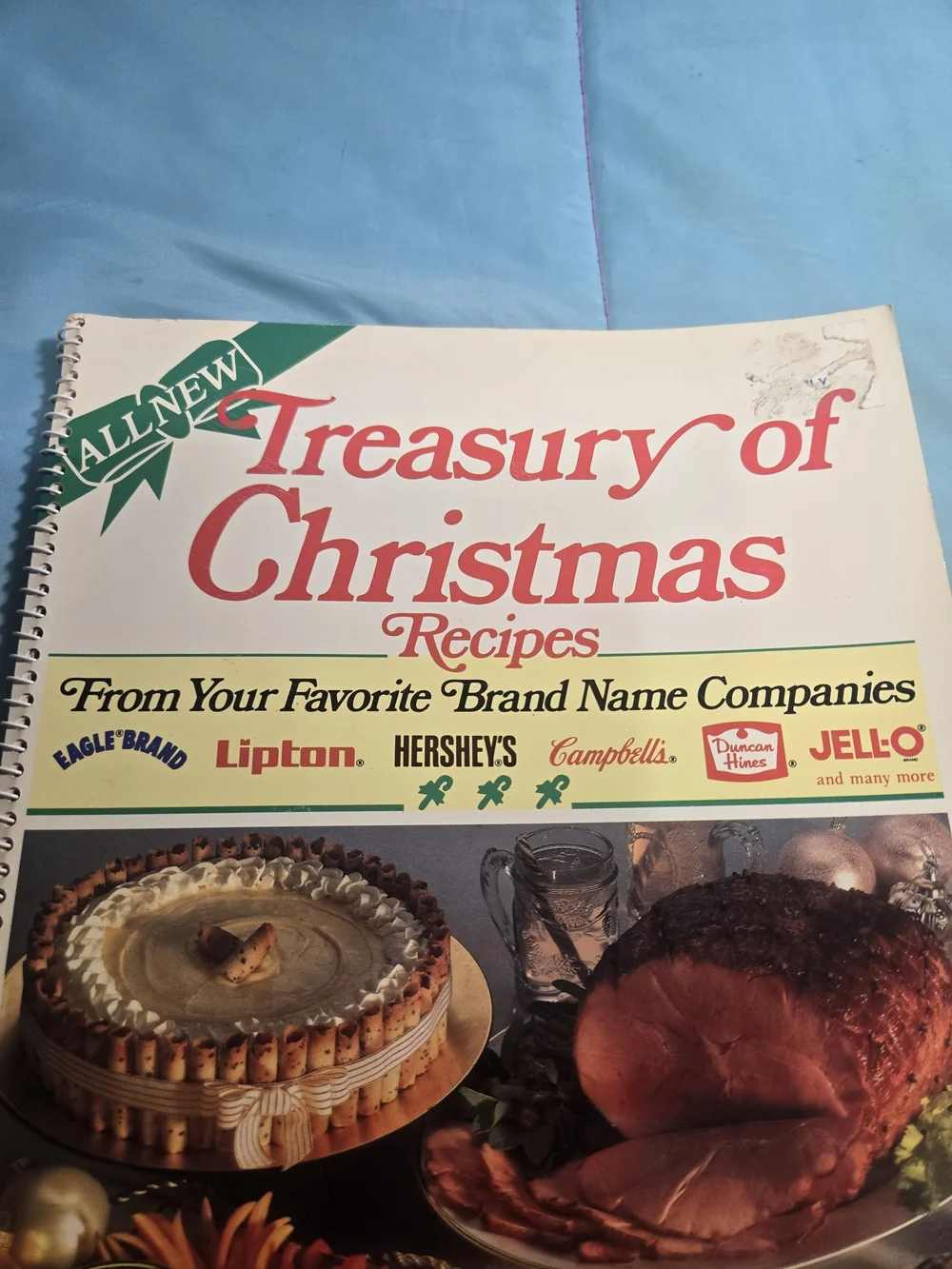 Treasury of Christmas Recipes Cookbook - White/Cream Cover